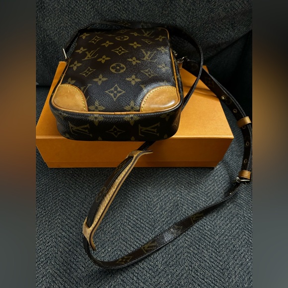 ***SOLD***Authentic Louis Vuitton Danube in lovely vintage condition. - Picture 5 of 16
